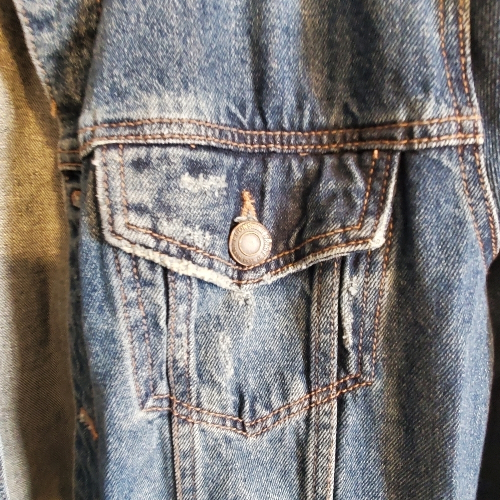 MOONSHINE SPIRITS BY BRAD PAISLEY. DENIM JACKET. DISTRESSED. MENS MED - Picture 9 of 9